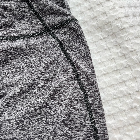 Patagonia Woman’s Heather Grey Centered Yoga Crop Leggings - Picture 11 of 14